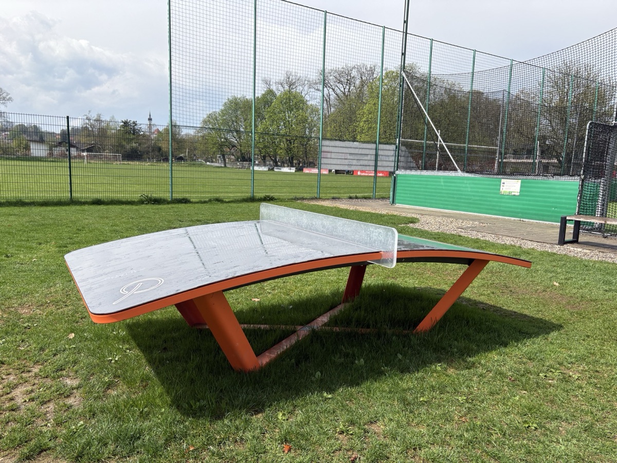 Teqball-Platte auf dem MTV-Sportgelände in Dießen